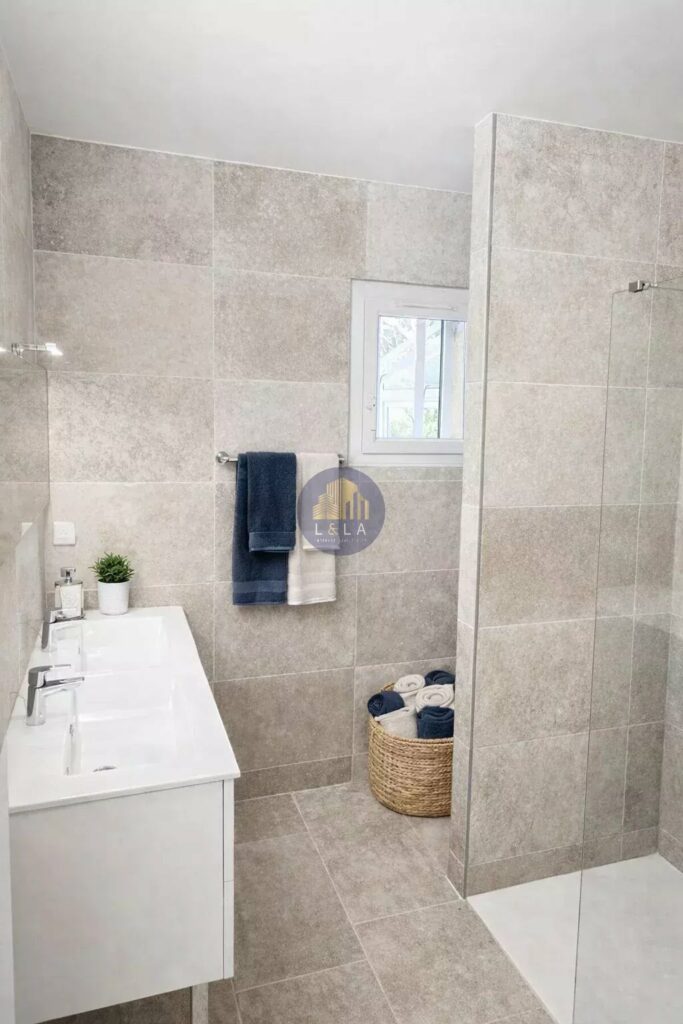 PUYRICARD CENTRE VILLAGE – MAISON FAMILIALE AVEC PISCINE À PIED DES COMMERCES