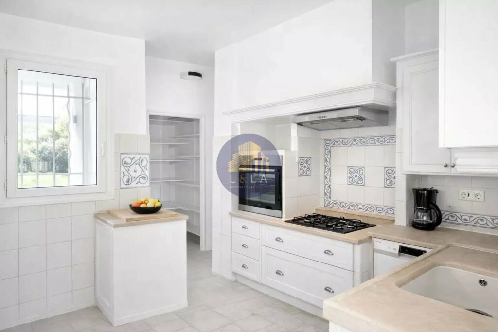 PUYRICARD CENTRE VILLAGE – MAISON FAMILIALE AVEC PISCINE À PIED DES COMMERCES