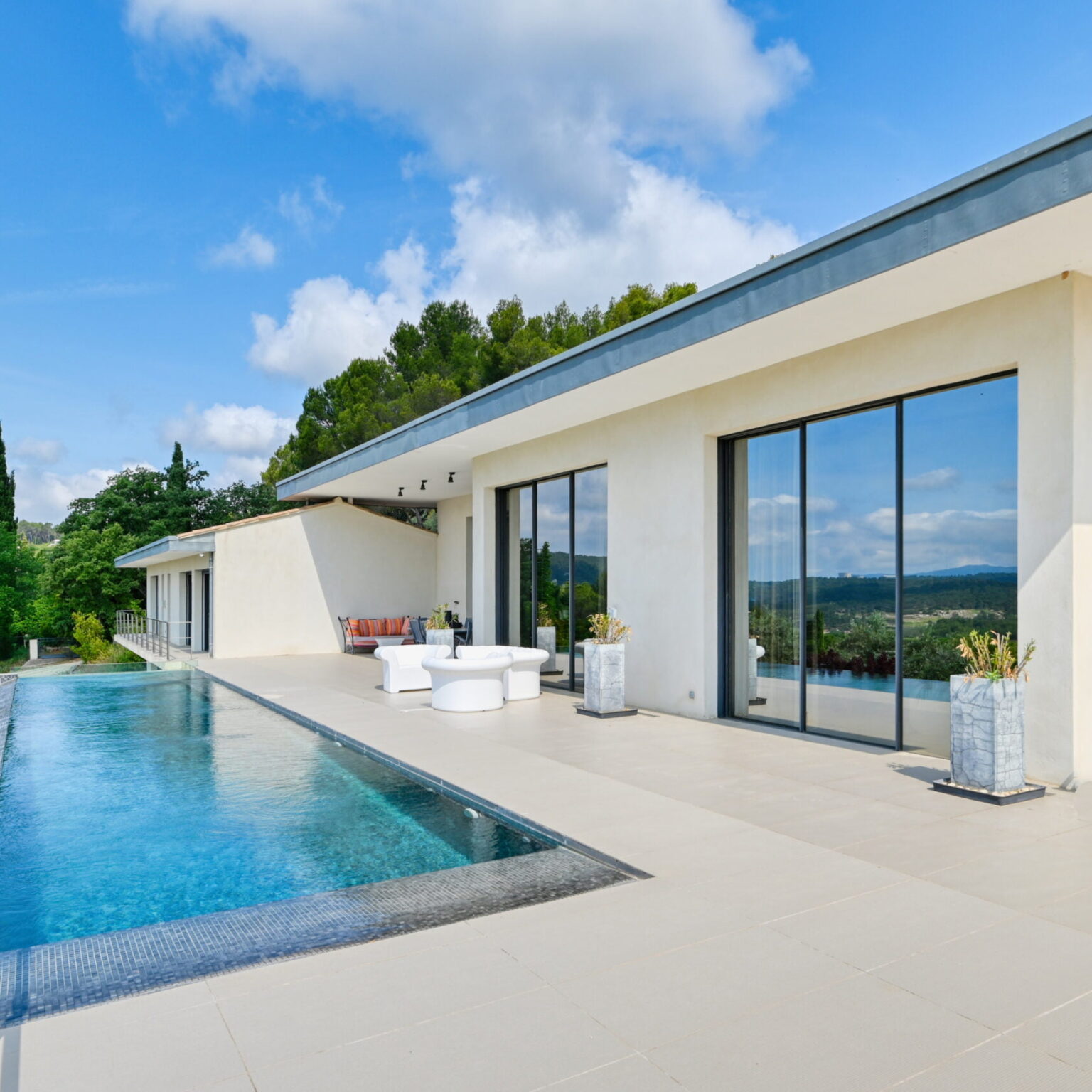 LLA International - agence immobilière