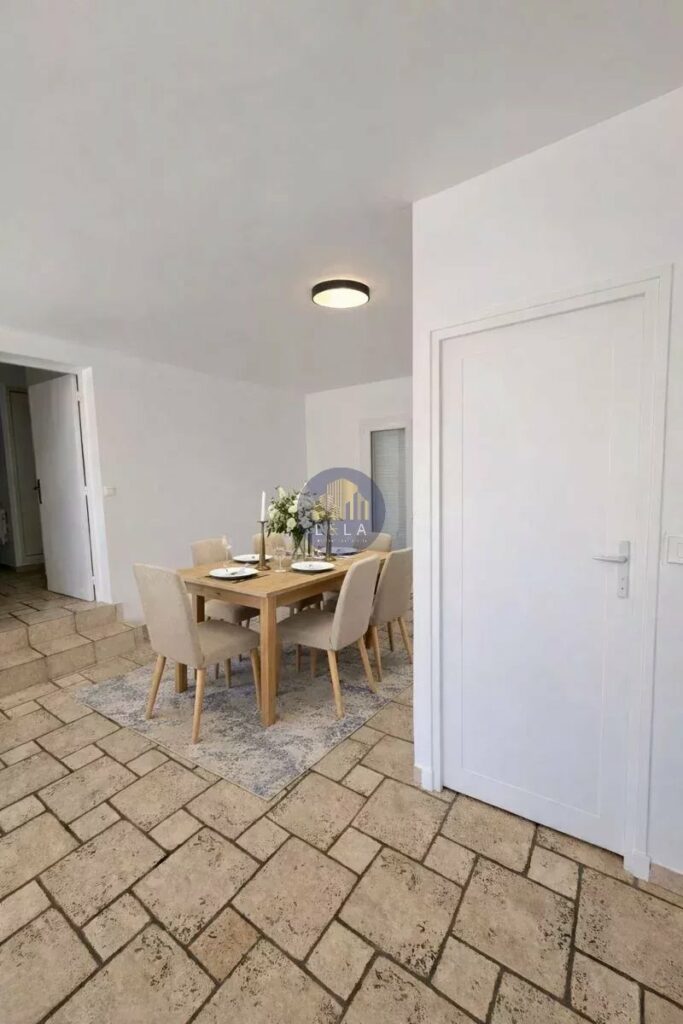 À VENDRE – VILLA MITOYENNE AVEC PISCINE À PUYRICARD