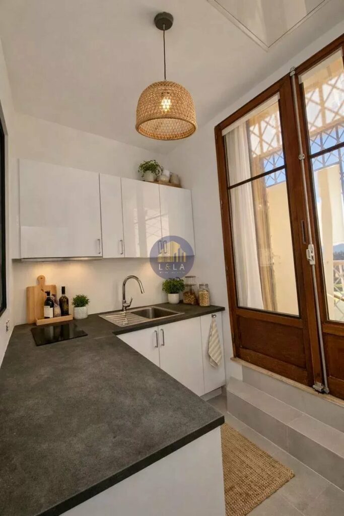 Local Commercial + Studio à Aix-en-Provence