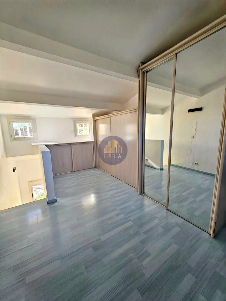 À VENDRE – VILLA MITOYENNE AVEC PISCINE À PUYRICARD