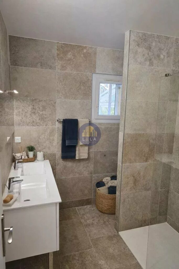 À VENDRE – VILLA MITOYENNE AVEC PISCINE À PUYRICARD