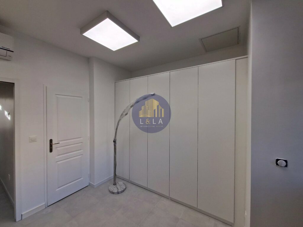 Local Commercial + Studio à Aix-en-Provence