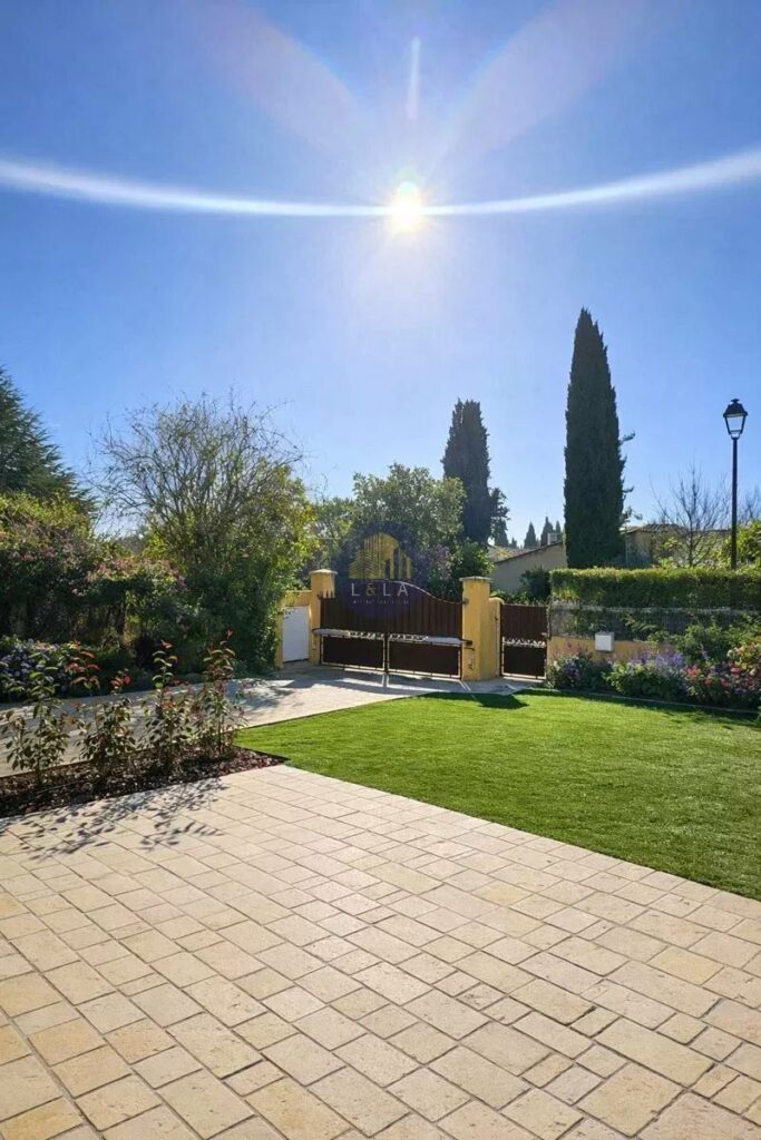 À VENDRE – VILLA MITOYENNE AVEC PISCINE À PUYRICARD