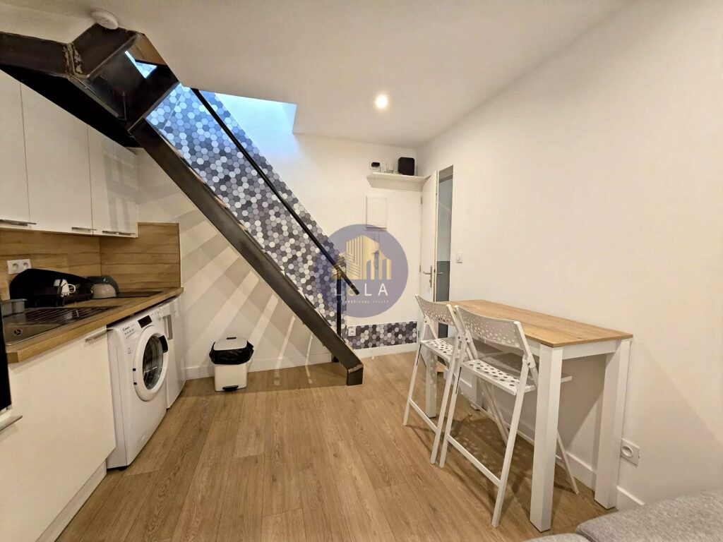 STUDIO NEUF MEUBLÉ – AIX-EN-PROVENCE PLEIN CENTRE