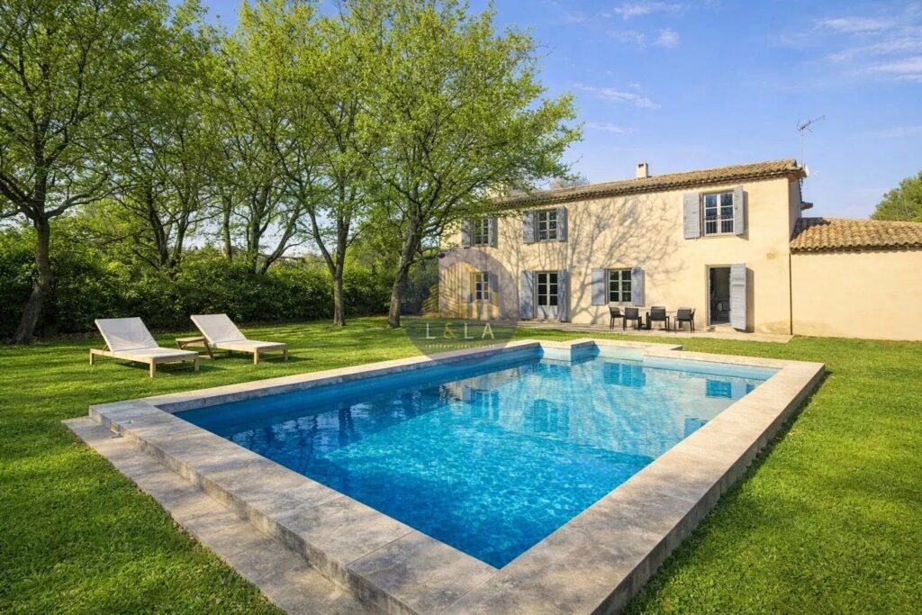 A LOUER – CÉLONY – MAISON FAMILIALE AVEC PISCINE